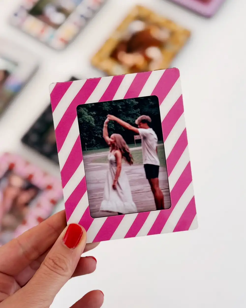 Her Günü Kutla Magnet Çerçeve Ve Kişiye Özel 4'lü Mini Fotoğraf Baskısı 6x9 cm