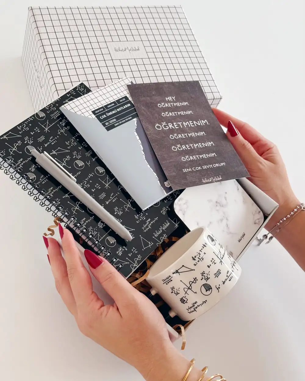 Matematik Öğretmenine Özel Kupa ve Defter Hediye Kutusu Seti