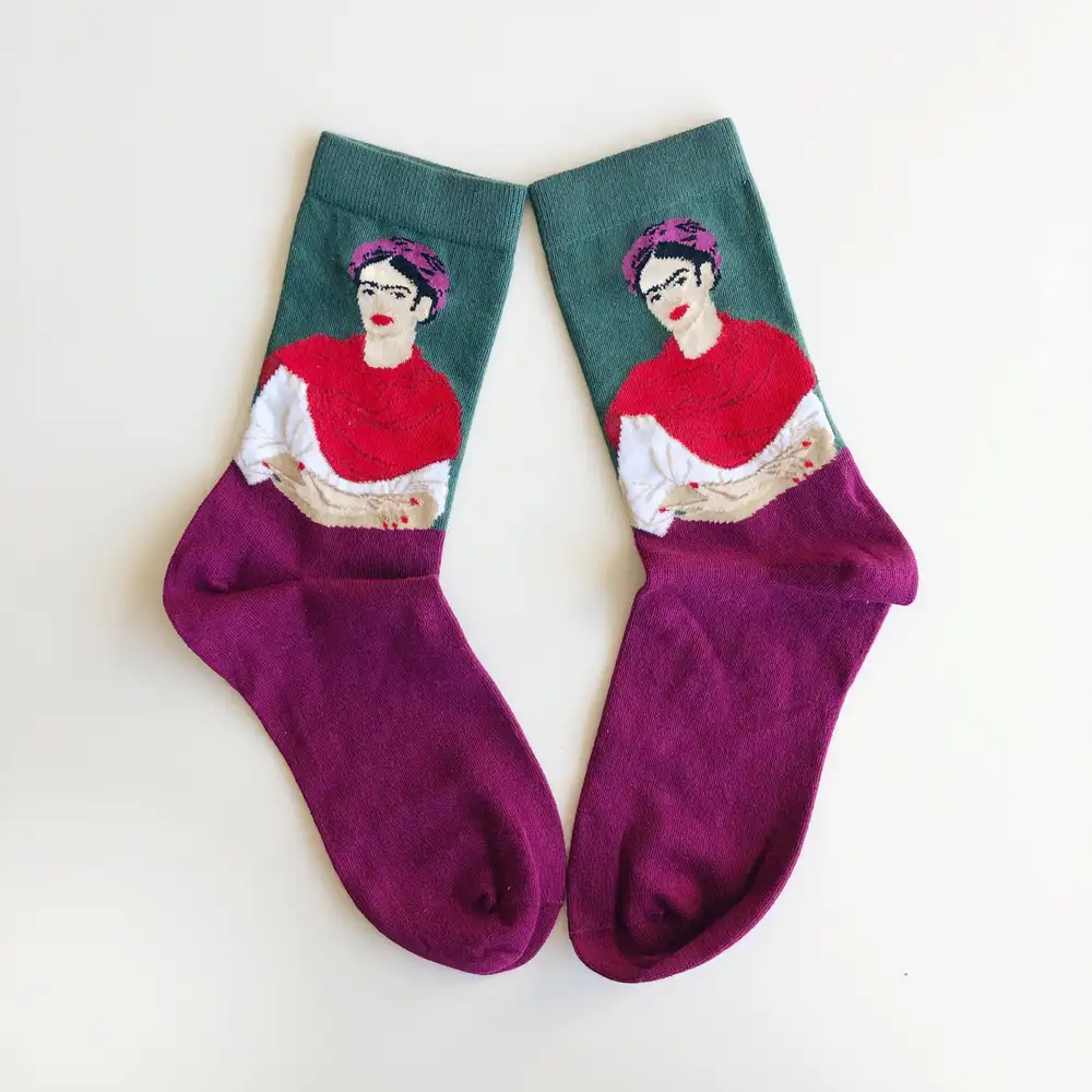 Çorap N009 Frida Kahlo Serisi - Yeşil & Mor Renkli Portre Frida Çorap