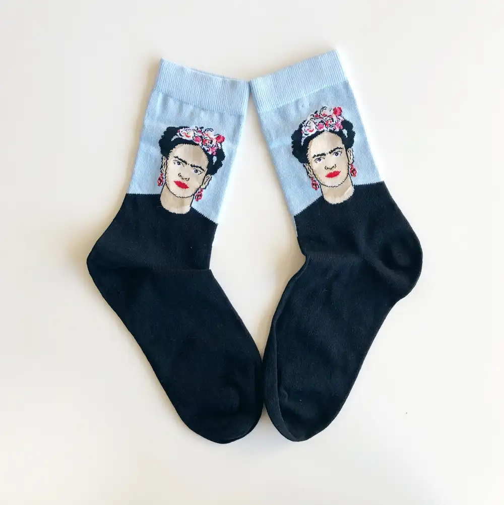 Çorap N024 Frida Kahlo Serisi - Mavi & Siyah Renkli Portre Çiçekli Frida Çorap