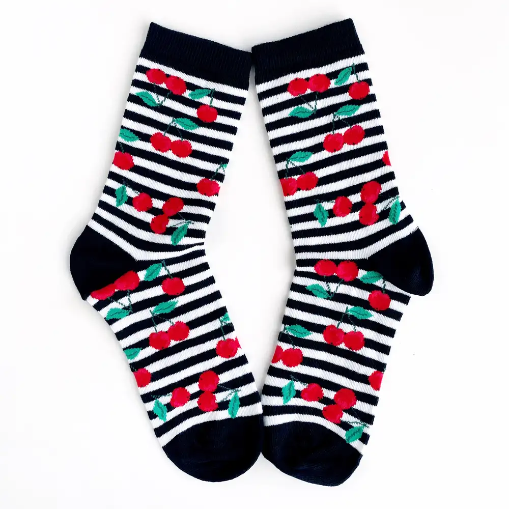 Çorap N385 - Siyah Çizgili Kiraz Çorap