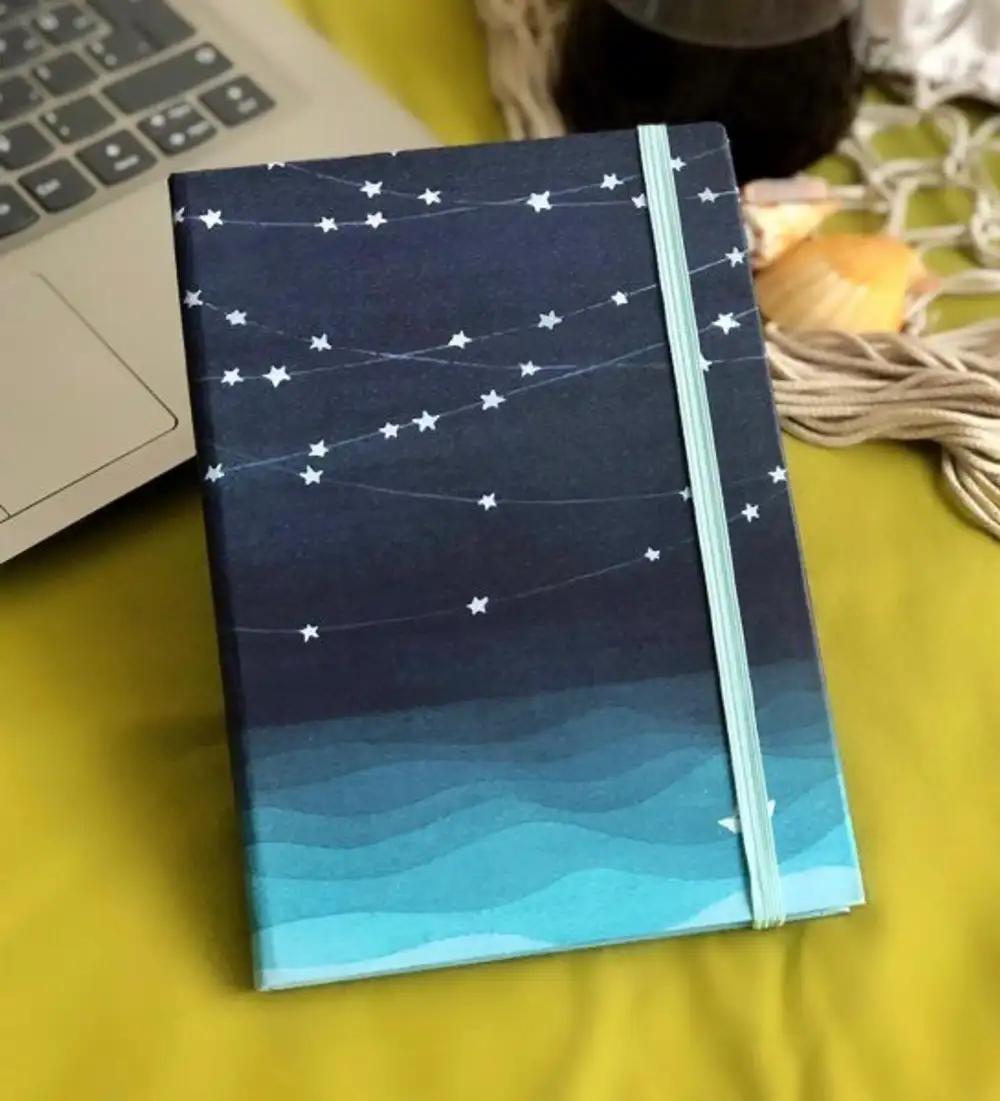 Mavi Yıldızlar Lastikli Defter - Çizgisiz Defter Serisi