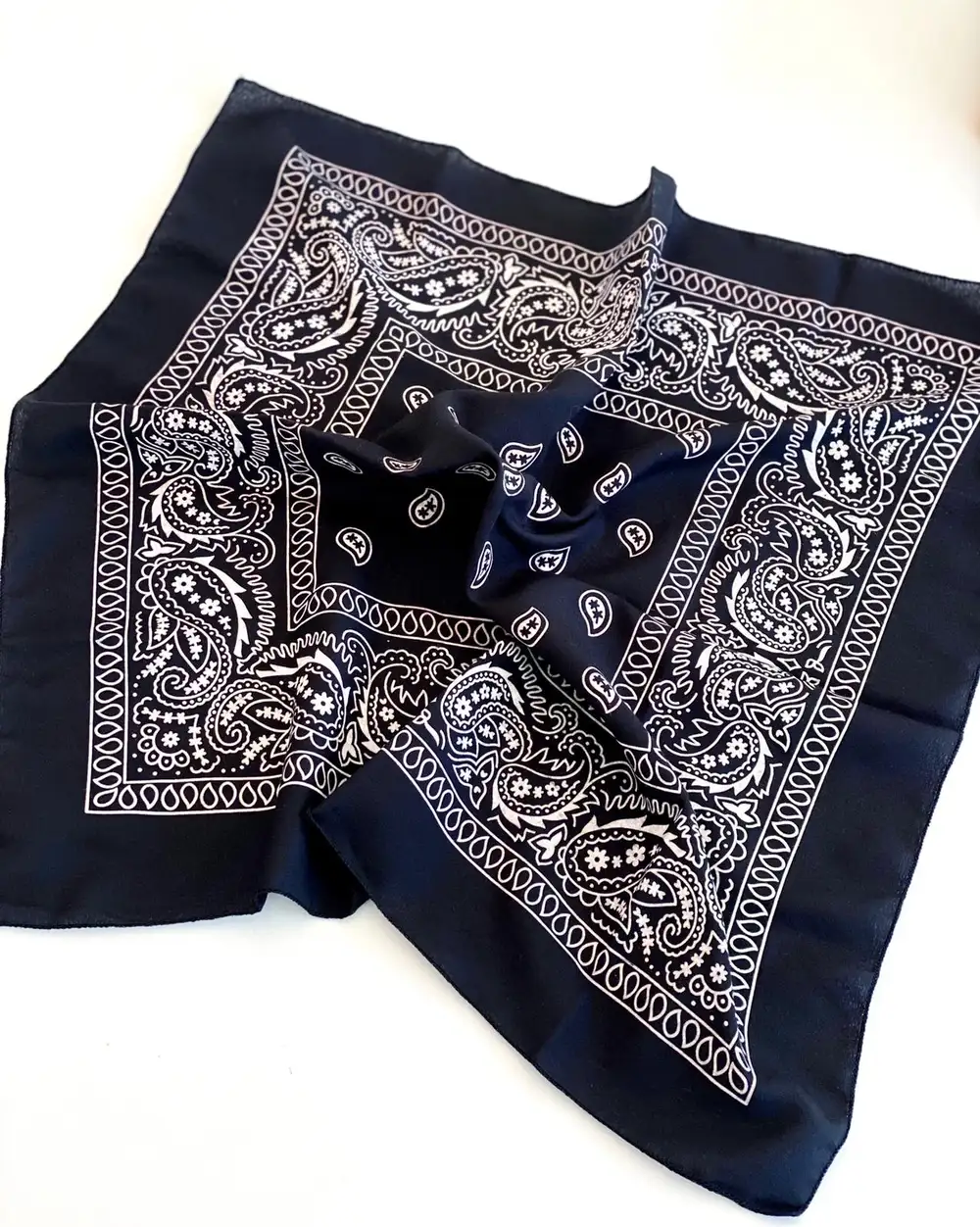 Siyah Mandala Desenli Bandana