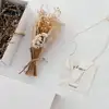 Çekmeceli Kutuda Beyaz Çiçek Buketi ve Murano Cam Beyaz Kalp Kolye Hediye Seti Küçük 