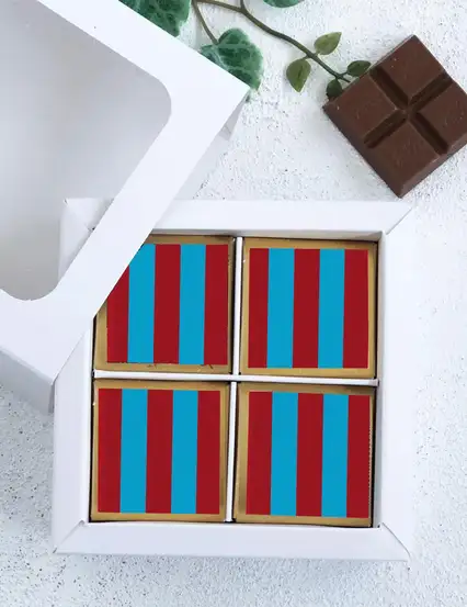 Bordo Mavi Taraftara Madlen Melodi Çikolata Hediye Kutusu (16'lı)