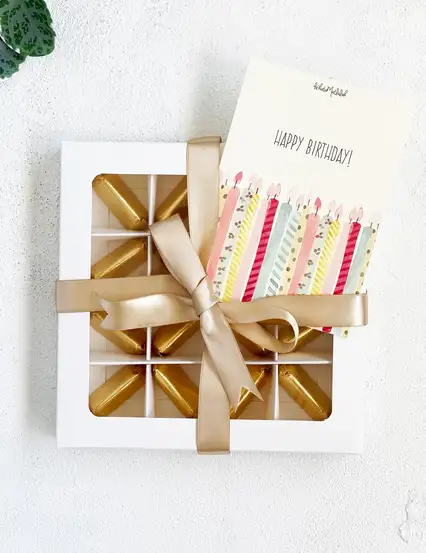 Happy Birthday Mumlar Motto Kartı ve Gold Melodi Çikolata Hediye Kutusu (Kapaklı)