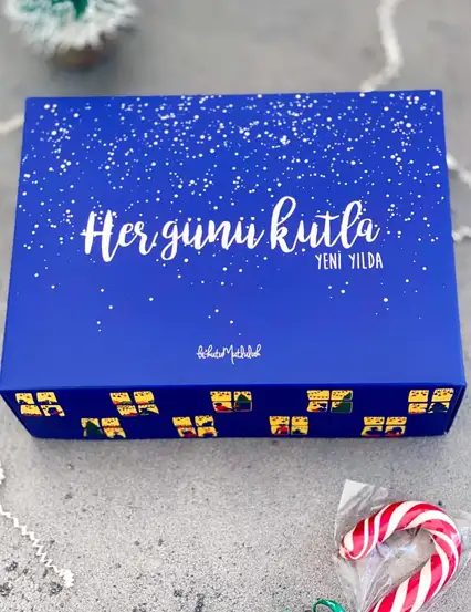 Her Günü Kutla Yılbaşında Mutluluk Boş Yeni Yıl Hediye Kutusu