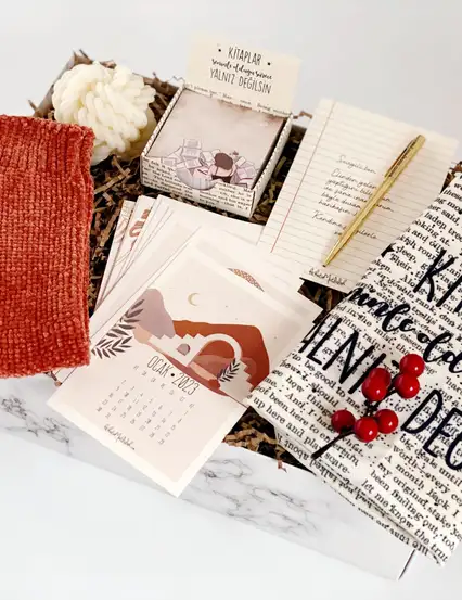Bohem Kitap Severe Zarif Yılbaşı Cozy Hediye Kutusu Seti 2026 Takvimli