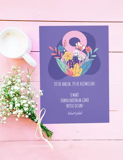 8 Mart Kadınlar Günü Kutlu Olsun  Mor Çiçek Desenli Motto Kartı Kartpostal