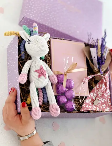 Kız Bebeğe Unicorn Amigurumi Oyuncaklı Pembe Büyük Bebek Hediye Kutusu Seti