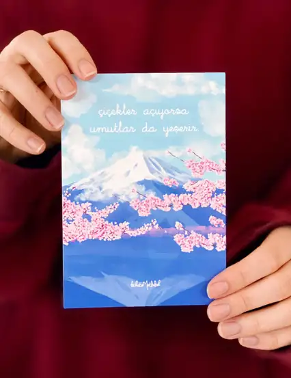 Çiçekler Açıyorsa Umutlar Da Yeşerir Motto Kartı Kartpostal