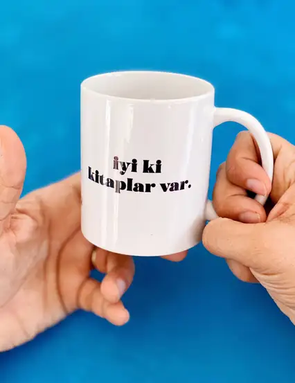 İyi Ki Kitaplar Var Mutlu Olma Sanatı Kitaplı Kişiye Özel Fotoğraf Baskılı Büyük Hediye Kutusu Seti