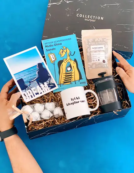 İyi Ki Kitaplar Var Mutlu Olma Sanatı Kitaplı Kişiye Özel Fotoğraf Baskılı Büyük Hediye Kutusu Seti