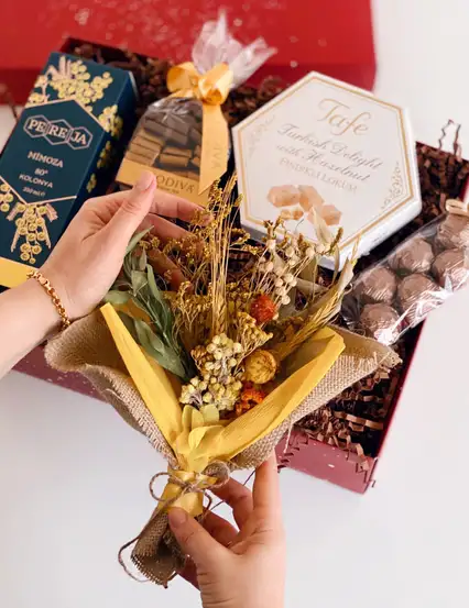 Dolu Dolu Tatlı Tebrik Kutlama Mimoza Kolonyalı Hediye Kutusu Seti