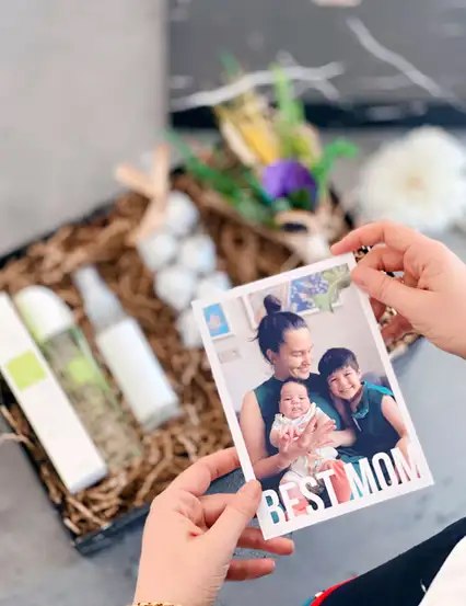 Best Mom Kişiye Özel Fotoğraflı Dünyanın En iyi Annesi Sensin Parfümlü Bakım Mis Kokulu Hediye Kutusu Seti