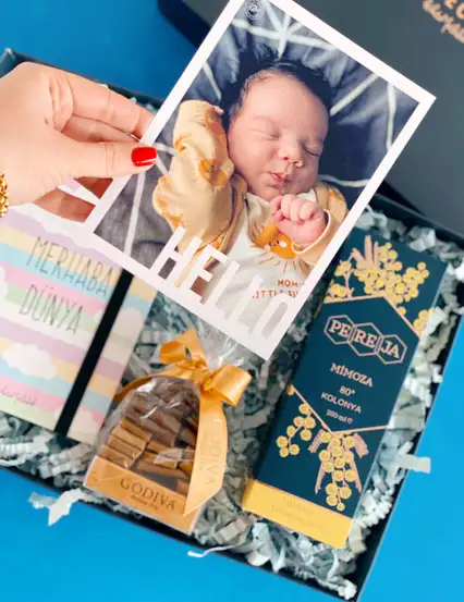 Hello Baby Hoş Geldin Bebek Kişiye Özel Fotoğraflı Mimoza Kolanyalı Hediye Kutusu Seti