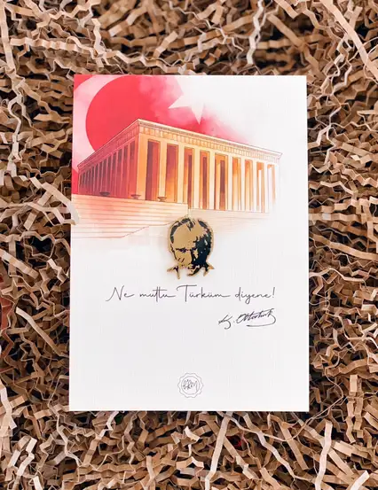 Atatürk Portreli Rozet ve Ne Mutlu Türküm Diyene Motto Kartı