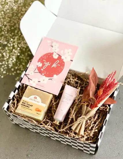 İyi Ki Sakura Enerjisi Rahatlatan Hediye Kutusu Seti
