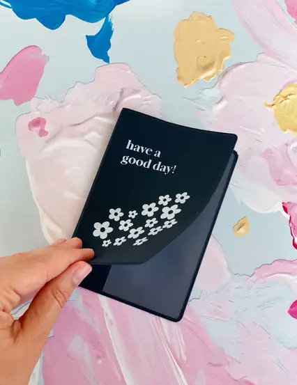 Have A Good Day Pasaport Kılıfı Ve Zarif Papatyalar Bavul Etiketi Siyah Cool Kadına Hediye Seti