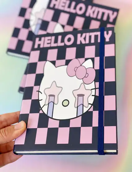Hello Kitty Temalı Siyah Pembe Dama Desenli Sert Kapaklı Çizgisiz Defter
