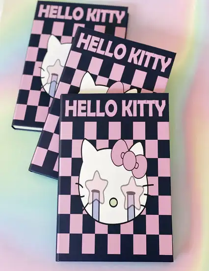 Hello Kitty Temalı Siyah Pembe Dama Desenli Sert Kapaklı Çizgisiz Defter