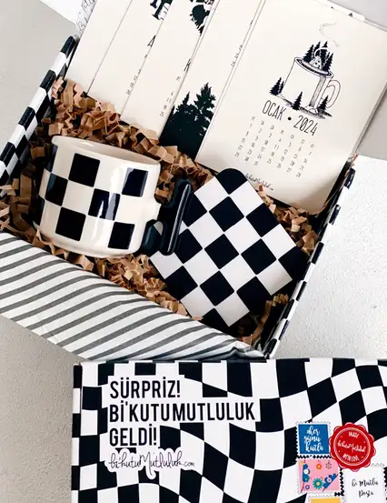 Siyah Beyaz Şık Hediye Kutusu Seti