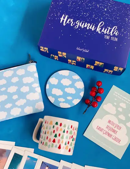 Gökyüzü Takvimli Mutlu Yılbaşı Hediye Kutusu