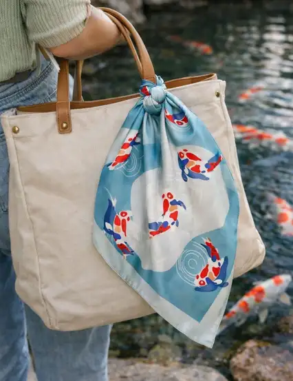 Şanslı Koi Balıkları Saten Fular