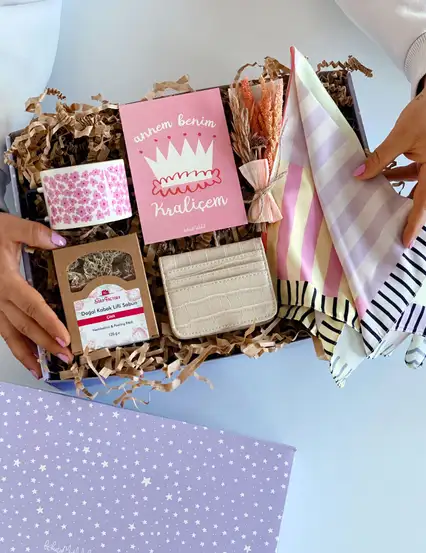 İyi Kalpli Kraliçe Anneye Hediye Kutusu Seti