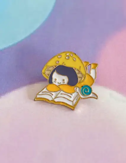 Kitap Kurdu Anime Kızı Pin Rozet