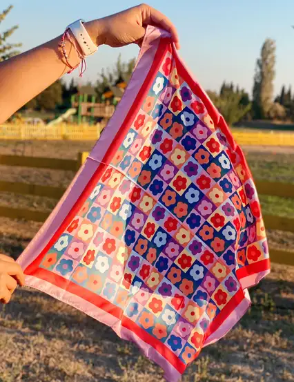 Rengarenk Papatyalı Saten Fular