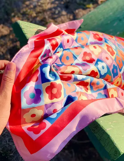 Rengarenk Papatyalı Saten Fular