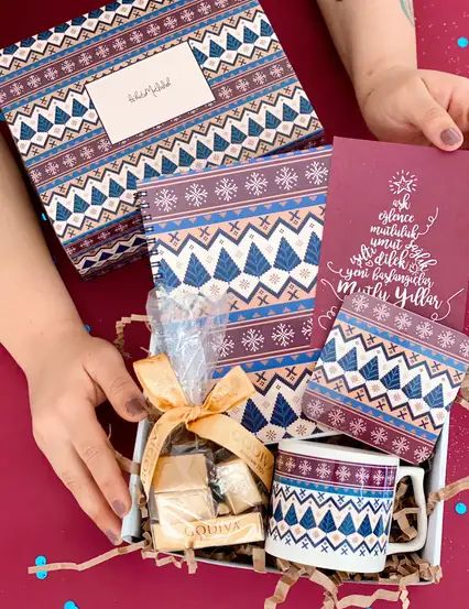 Boho Ağaçlı Yılbaşı Temalı Hediyeler Kutusu