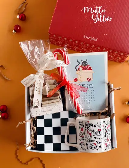Kedili Yılbaşı Hediye Kutusu