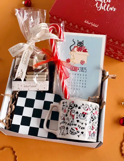 Kedili Yılbaşı Hediye Kutusu