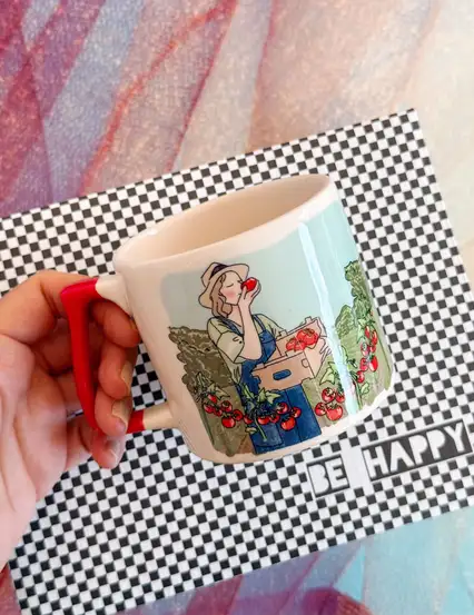 Domates Bahçesinde Kız Çizimli Kupa