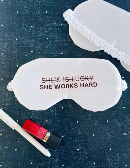 She Works Hard Saten Uyku Bandı