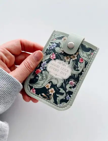 Vintage Çiçek Desenli Kartlık Mint