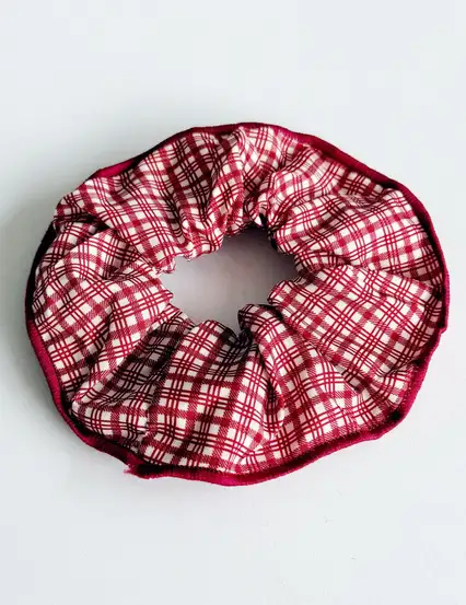 Kırmızı Ekoseli Simit Toka Scrunchie