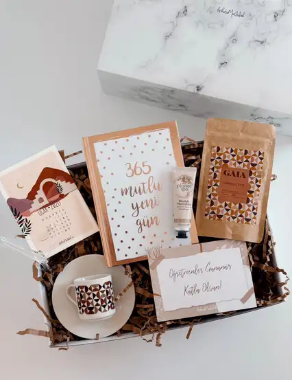 Kadın Öğretmene Şık Hediye Kutusu