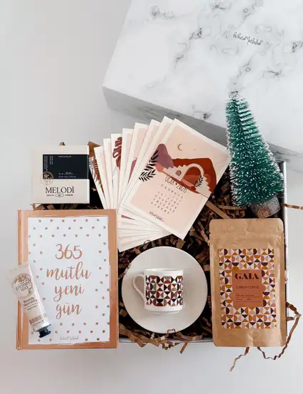 Kadına Takvimli Yılbaşı Hediye Kutusu