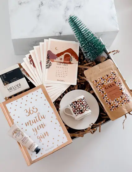 Kadına Takvimli Yılbaşı Hediye Kutusu