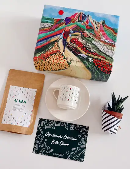 Öğretmene Çiçekli Hediye Kutusu