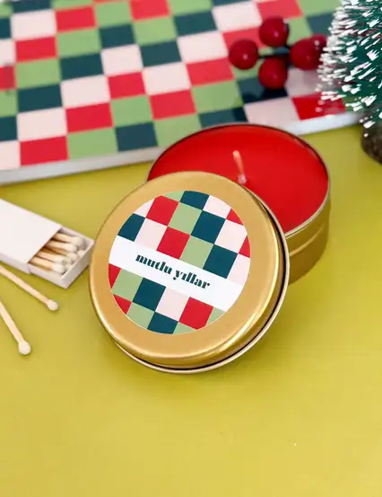 Mutlu Yıllar Damalı Yılbaşı Metal Kutuda Hediyelik Mum