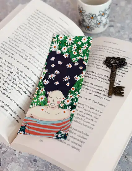 Papatyalı Kız Çizimli Kitap Ayracı