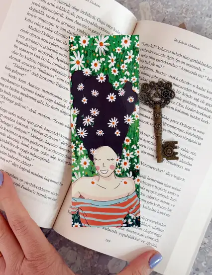 Papatyalı Kız Çizimli Kitap Ayracı