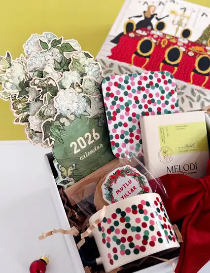 Işıltılı Kadına 2026 Takvimli Yılbaşı Hediye Kutusu