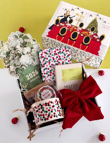 Işıltılı Kadına 2026 Takvimli Yılbaşı Hediye Kutusu