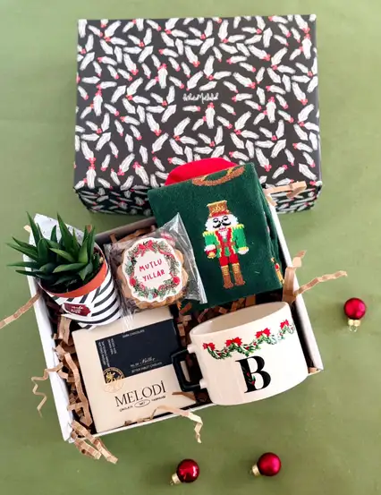 Baş Harfi Yılbaşı Hediye Kutusu
