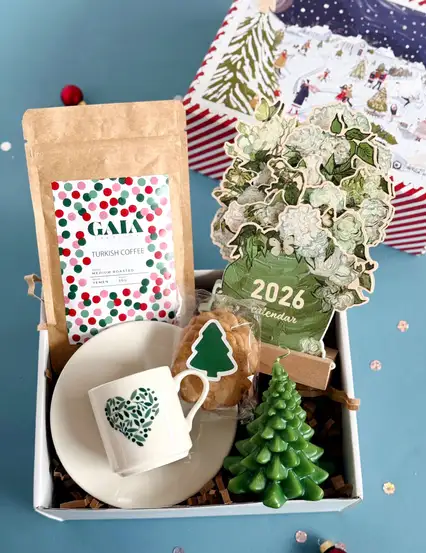 Çiçekli Takvimli Yılbaşı Hediye Kutusu